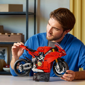 Lego Technic Ducati Panigale V4 S Motorcycle 42202